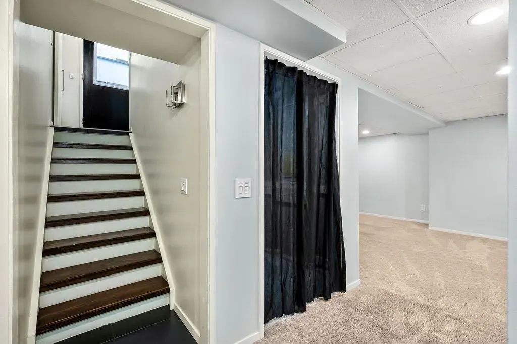 588 Strathcona Drive SW