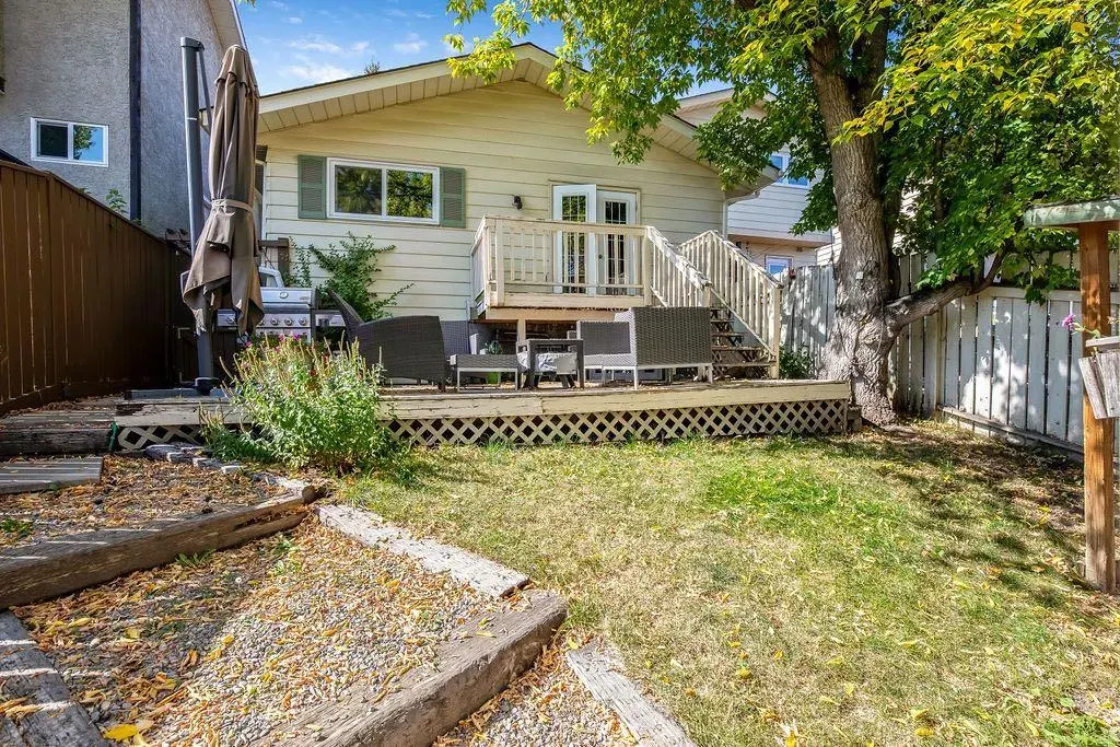 588 Strathcona Drive SW