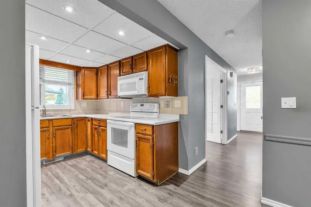 147 Scenic Way NW