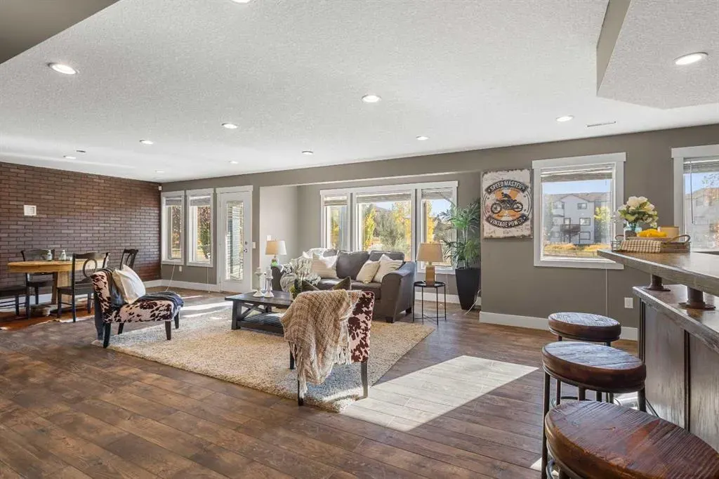 52 Canoe Road SW