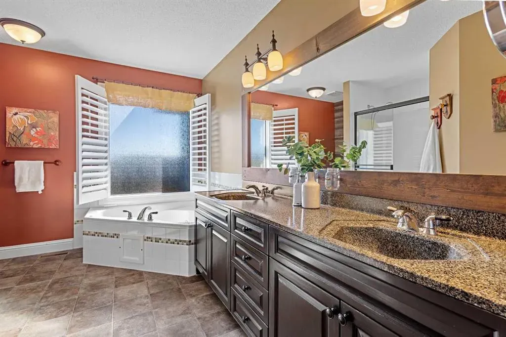 52 Canoe Road SW