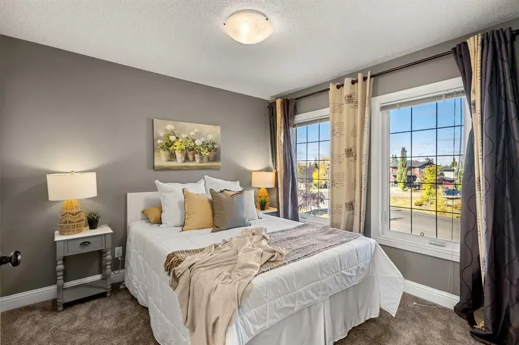 52 Canoe Road SW