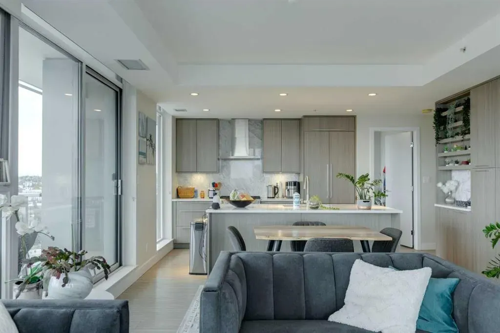 930 16 Avenue SW, #2406