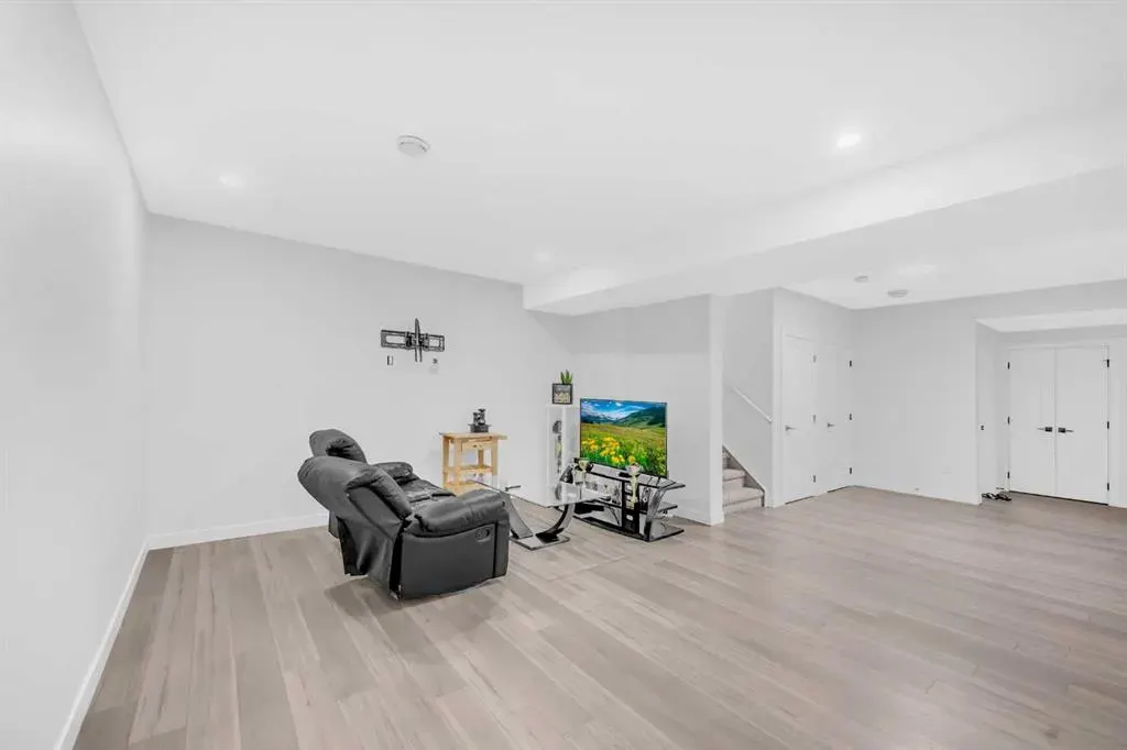 134 Corner Meadows Common NE