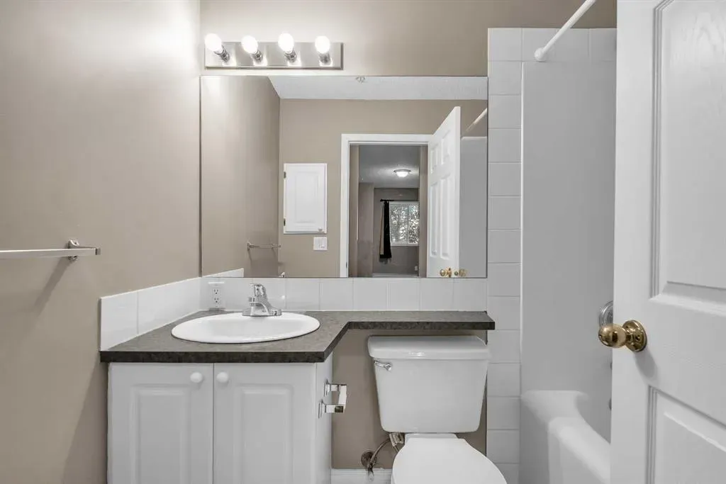126 14 Avenue SW, #208