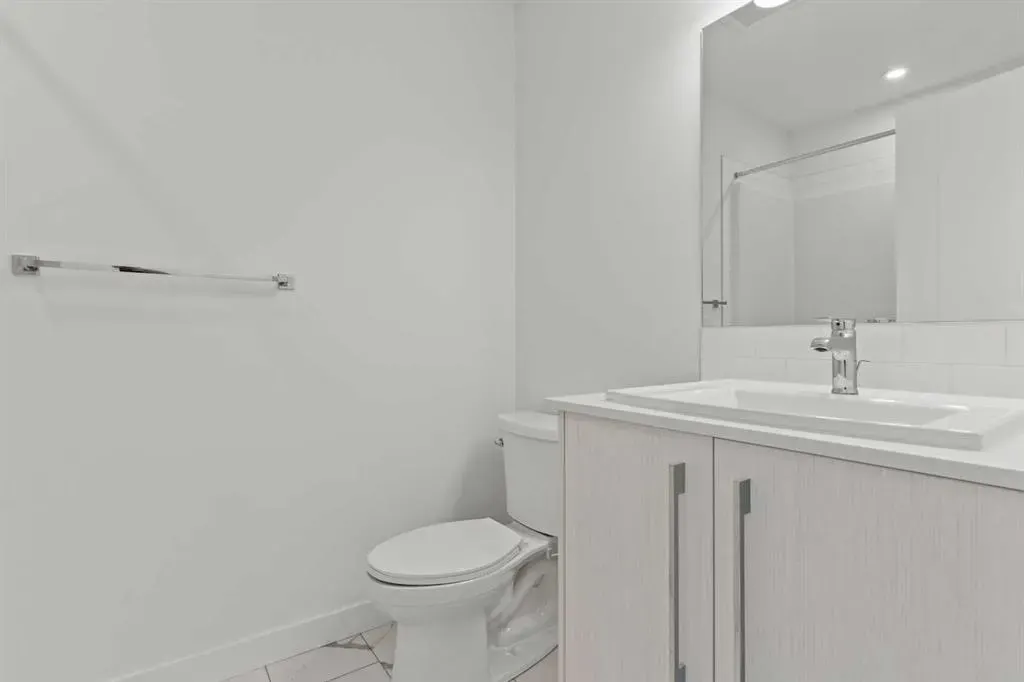 280 Chelsea Road, #2002