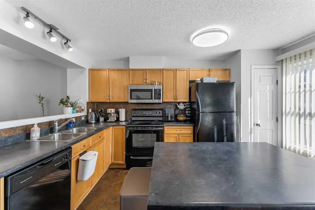3305 New Brighton Gardens SE