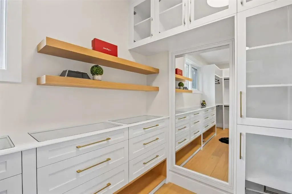 12 Vardana Place NW