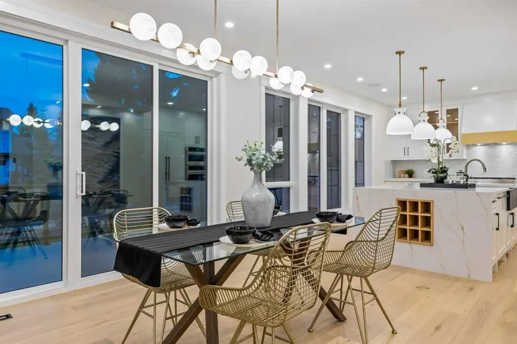 12 Vardana Place NW