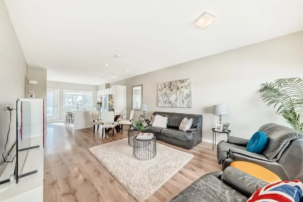 218 Sherwood Square NW, #802