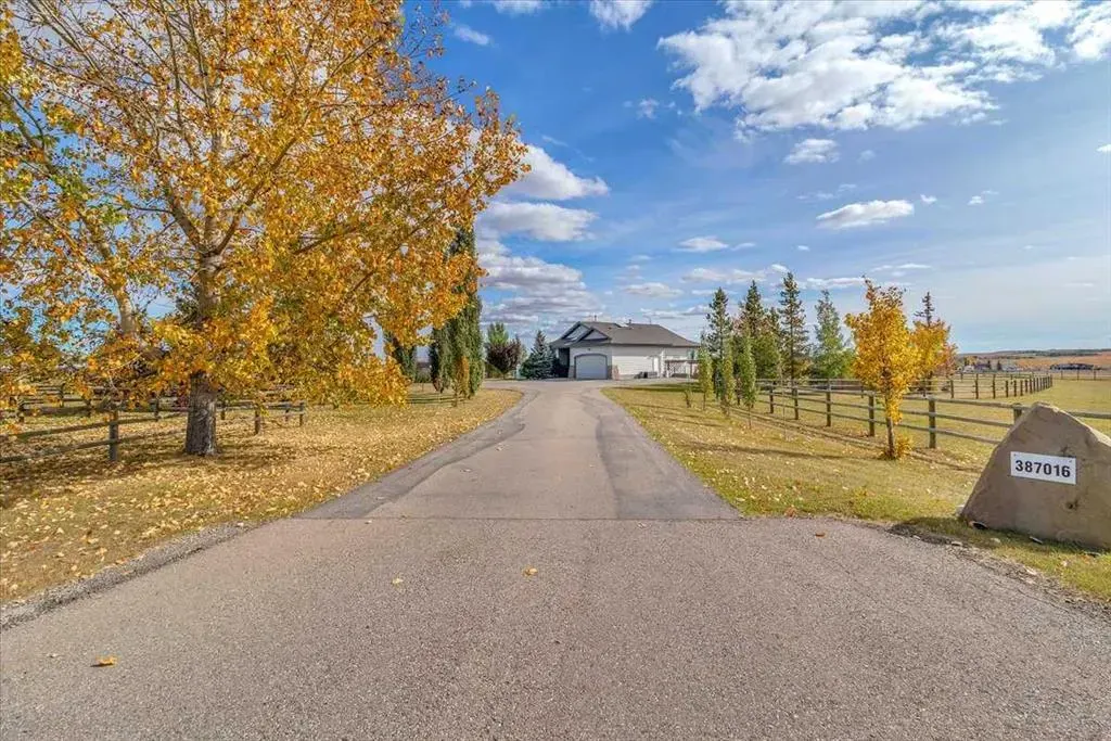 387016 Sundance Trail W