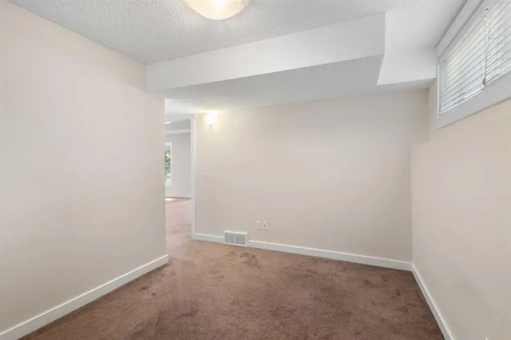 139 Coopers Hill SW