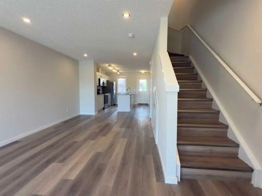 443 Cranbrook Square SE