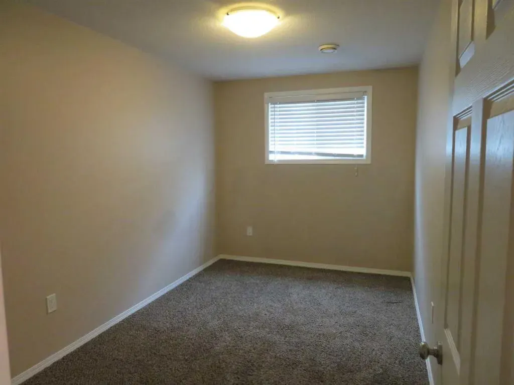 4729 45 Street, #3