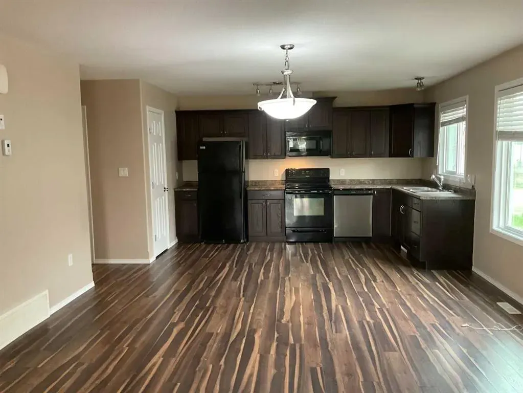 4729 45 Street, #3