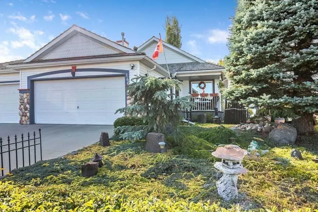 146 Chaparral Close SE