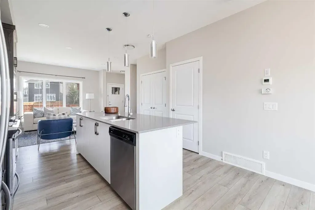 25 Sunrise Way