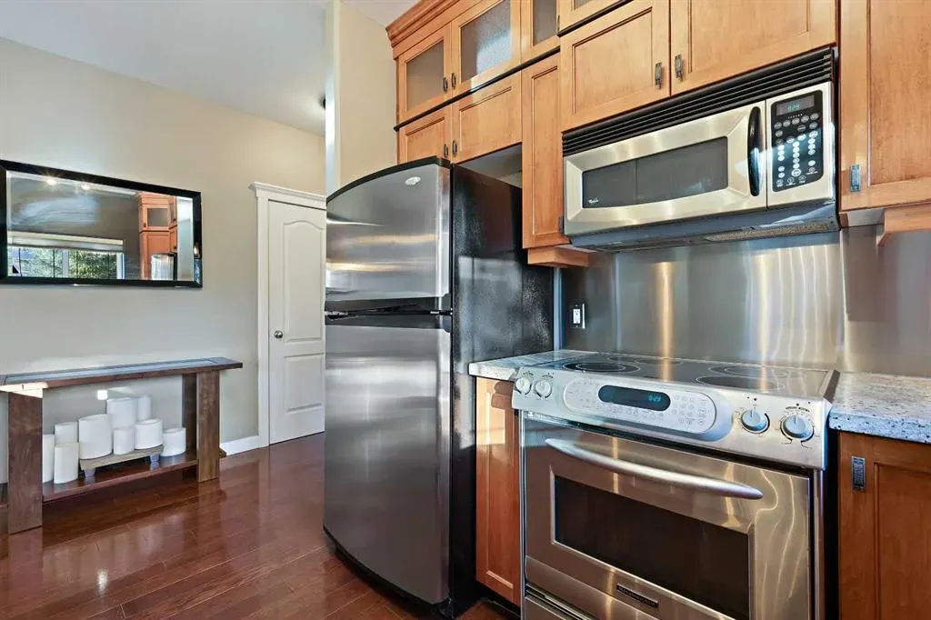 10 Discovery Ridge Close SW, #332