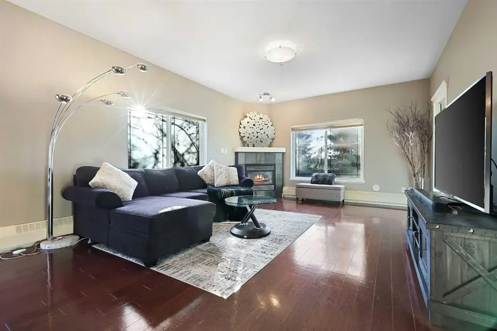 10 Discovery Ridge Close SW, #332