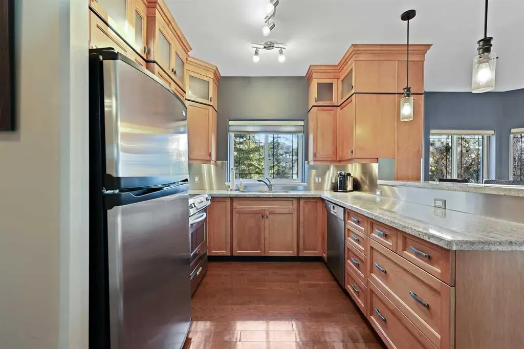 10 Discovery Ridge Close SW, #332