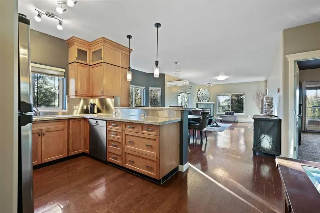 10 Discovery Ridge Close SW, #332