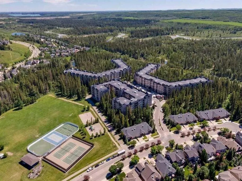 10 Discovery Ridge Close SW, #332