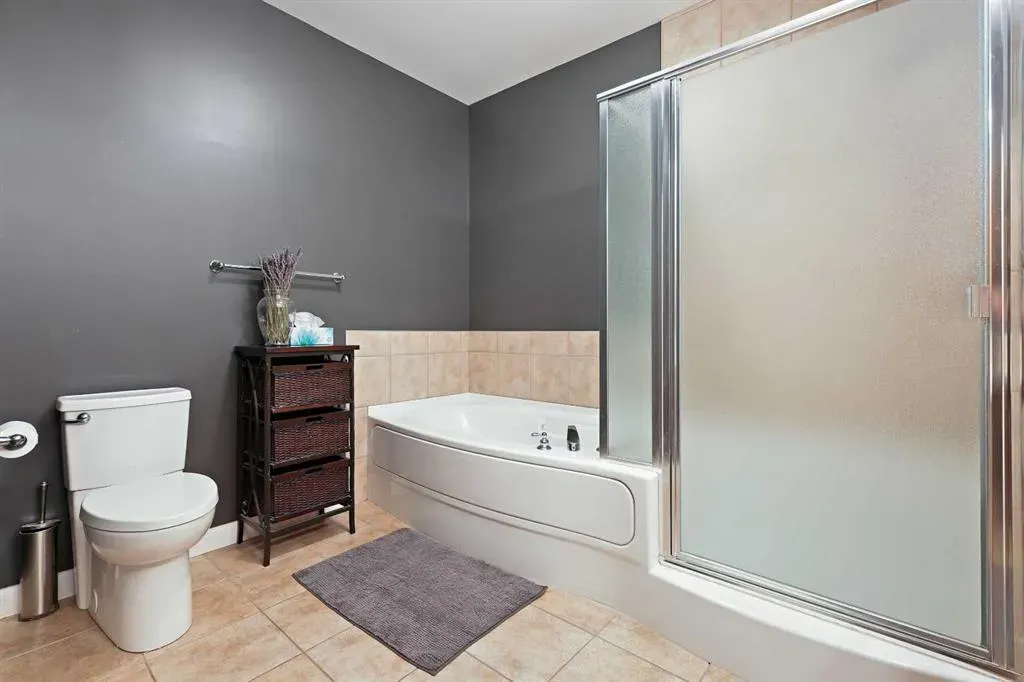 10 Discovery Ridge Close SW, #332