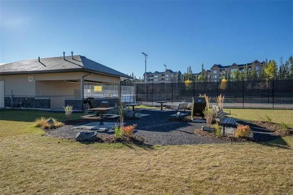 10 Discovery Ridge Close SW, #332