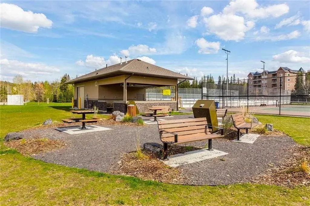 10 Discovery Ridge Close SW, #332