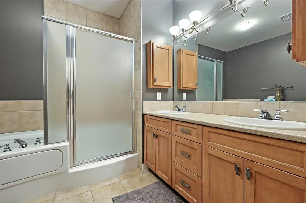 10 Discovery Ridge Close SW, #332