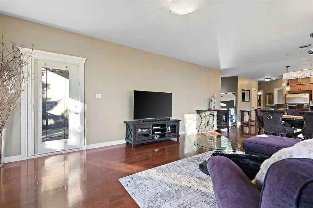 10 Discovery Ridge Close SW, #332