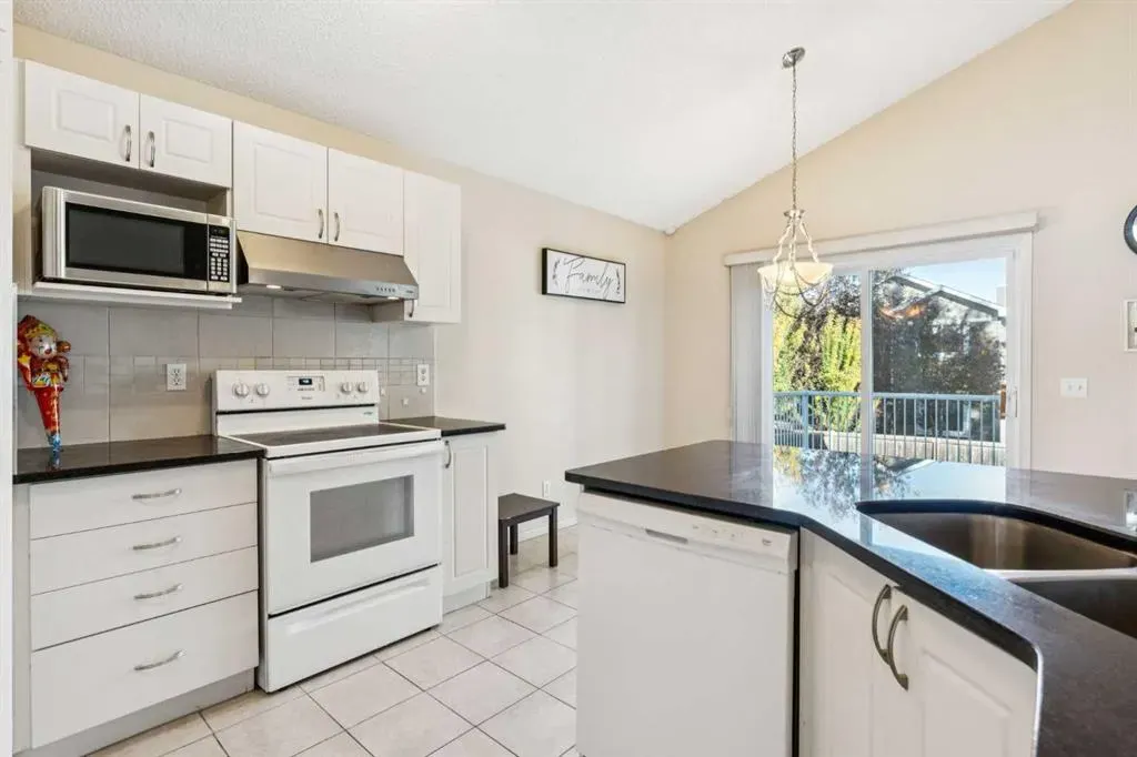 1048 Bridlemeadows Manor SW