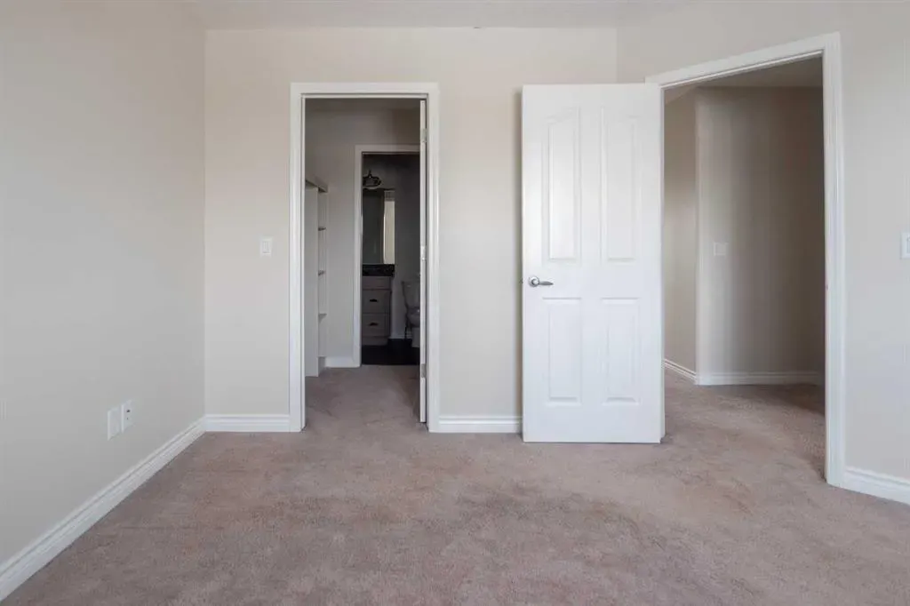 458 Walnut Crescent