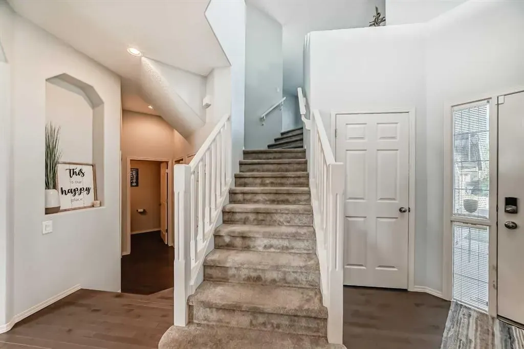 168 Royal Oak Terrace NW