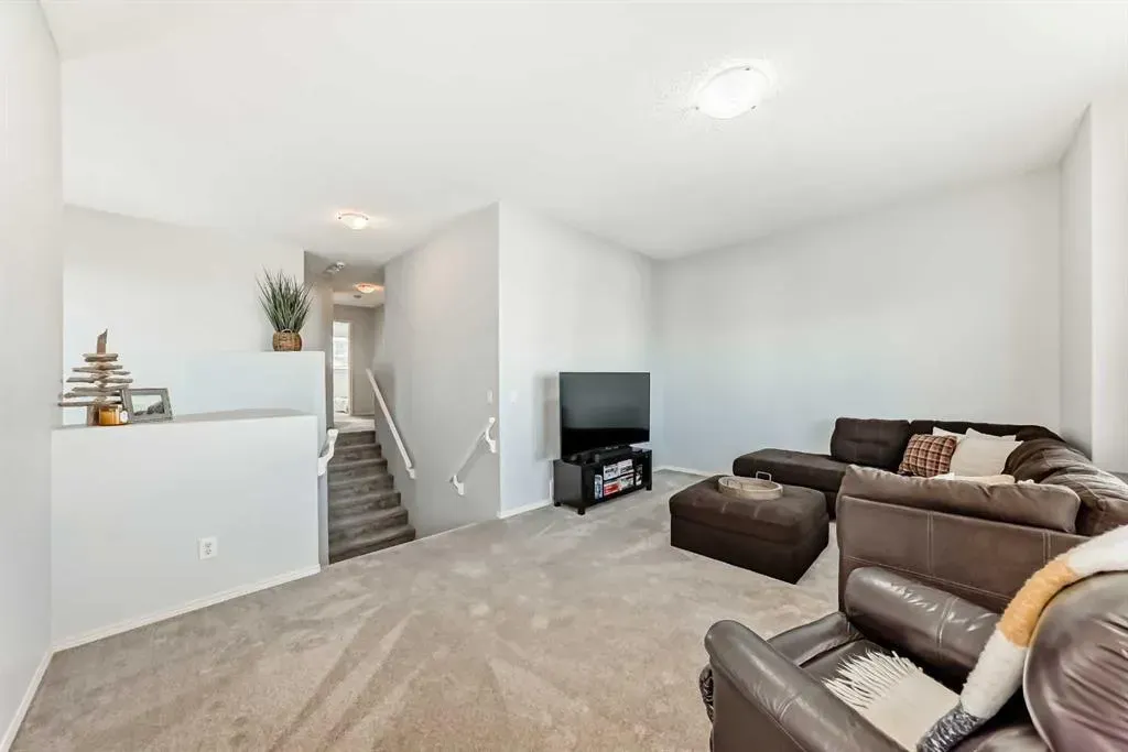 168 Royal Oak Terrace NW