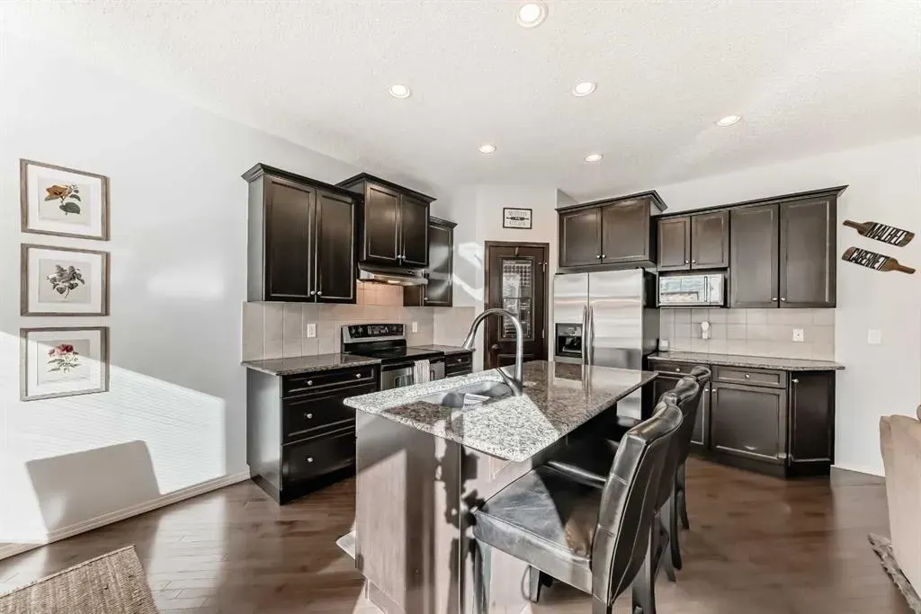 168 Royal Oak Terrace NW