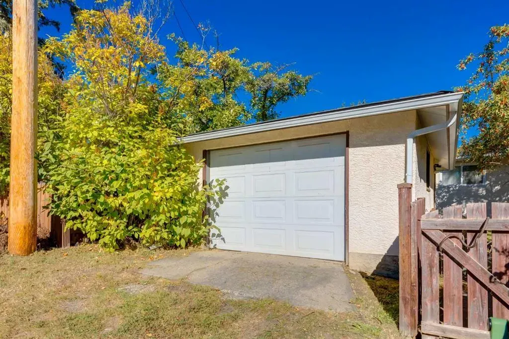 23 Klamath Place SW