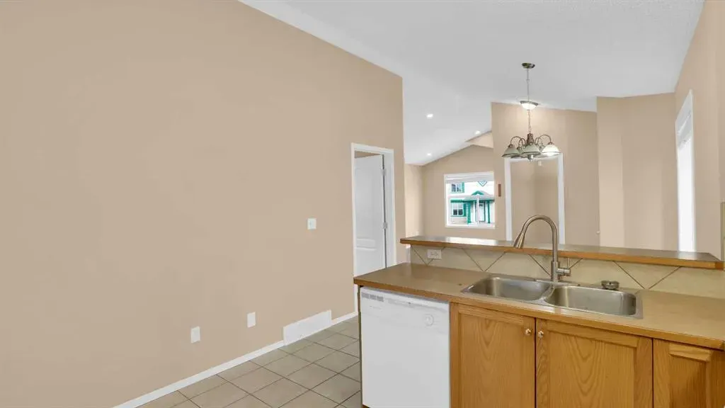 40 saddlefield Road NE