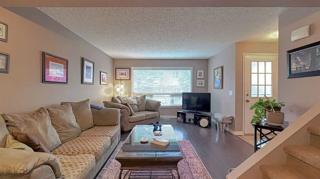 135 Woodsman Lane SW