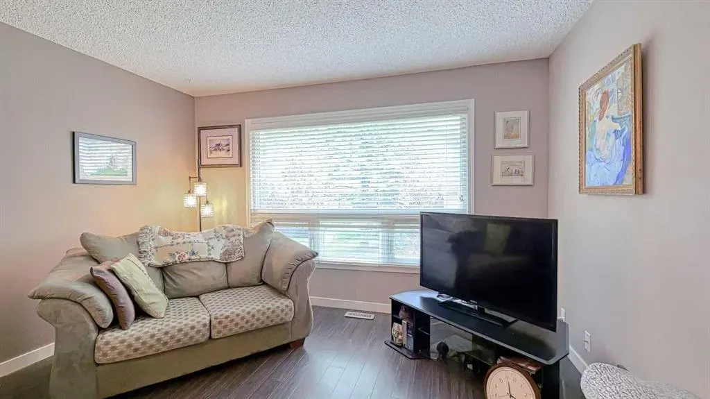 135 Woodsman Lane SW