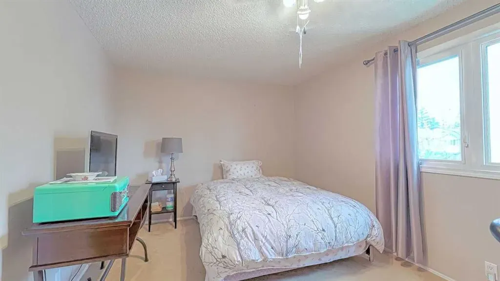 135 Woodsman Lane SW