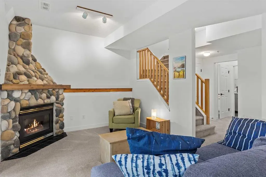 1022 Rundleview Drive, #13