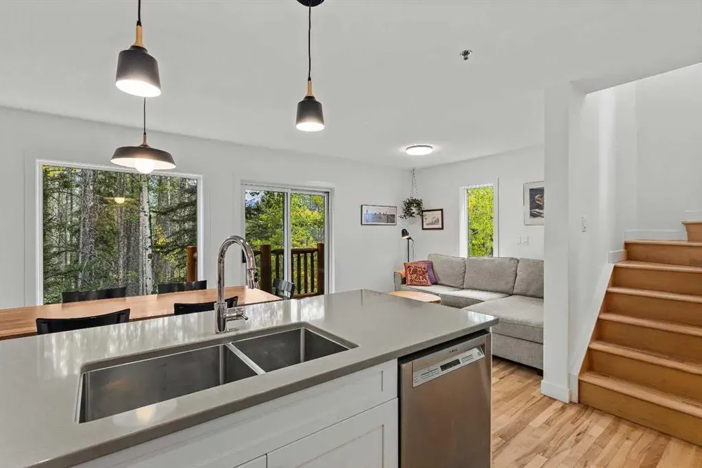 1022 Rundleview Drive, #13