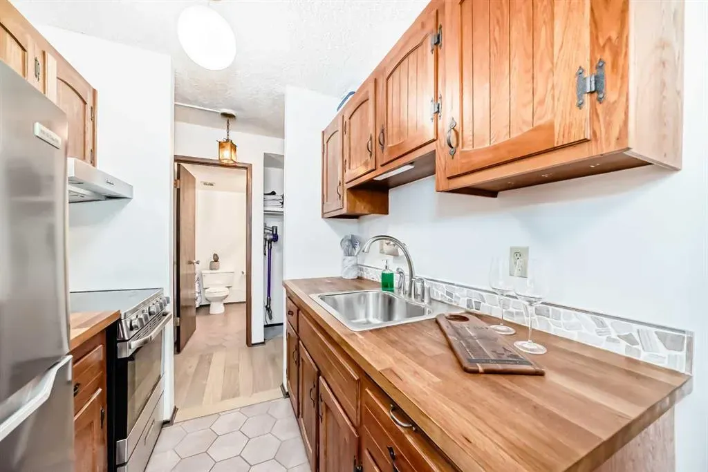 635 57 Avenue SW, #305