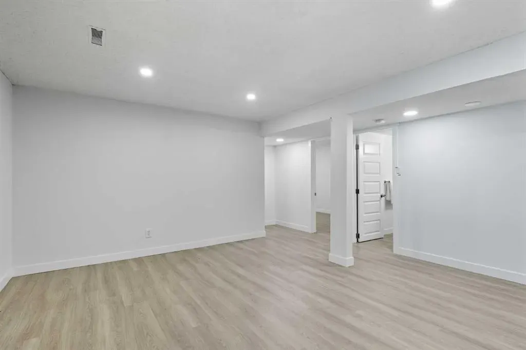 2009 Cottonwood Crescent SE