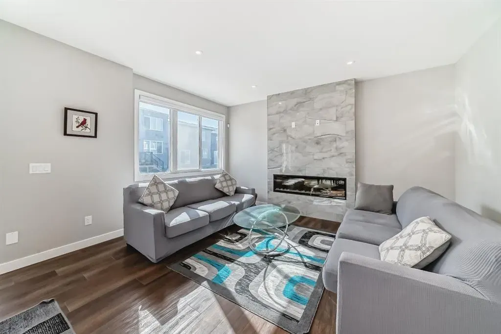 321 Carringvue Place NW