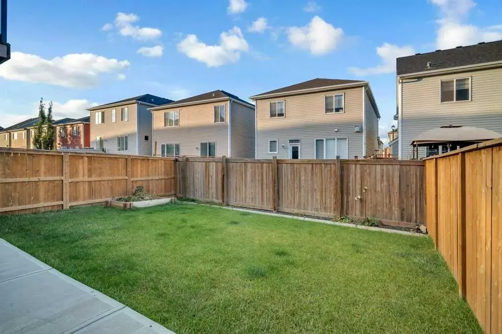 749 Windrow Manor SW