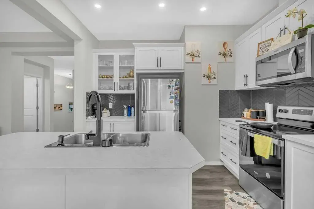 749 Windrow Manor SW