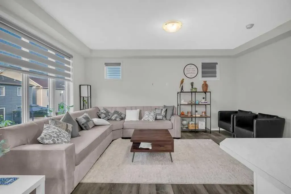 749 Windrow Manor SW