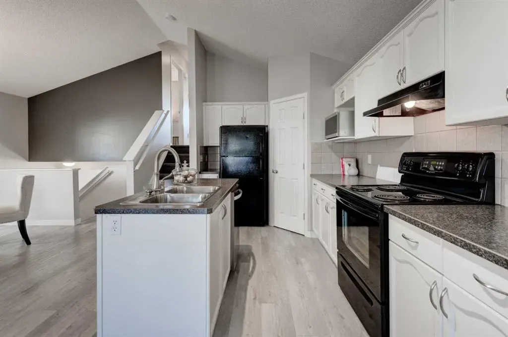 64 cimarron grove Close